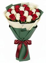 Букет Микс из красных и белых роз в Войсковицы