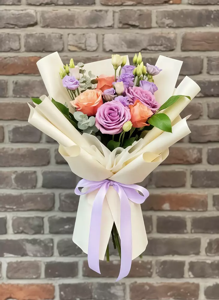 Букет цветов из: Лизиантусы и Розы в Войсковицы