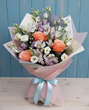 Букет цветов из:  Лизиантусы, Розы, Альстромерии и Гипсофила в Войсковицы