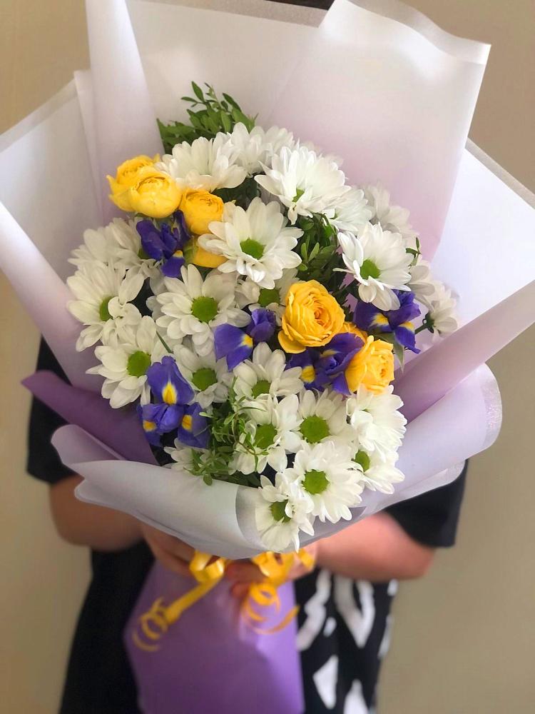 Букет цветов из: Ирисы, Хризантемы и Розы в Войсковицы