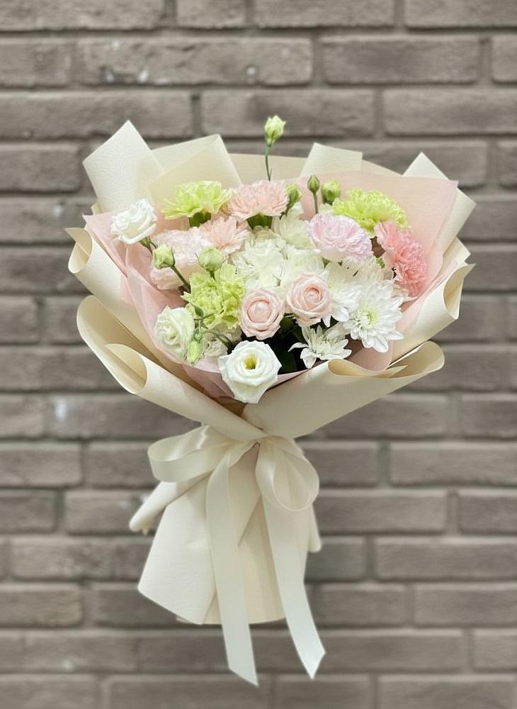 Букет цветов из: Гвоздики, Розы, Лизиантусы и Хризантемы в Войсковицы