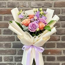 Букет цветов из:  Лизиантусы и Розы в Войсковицы