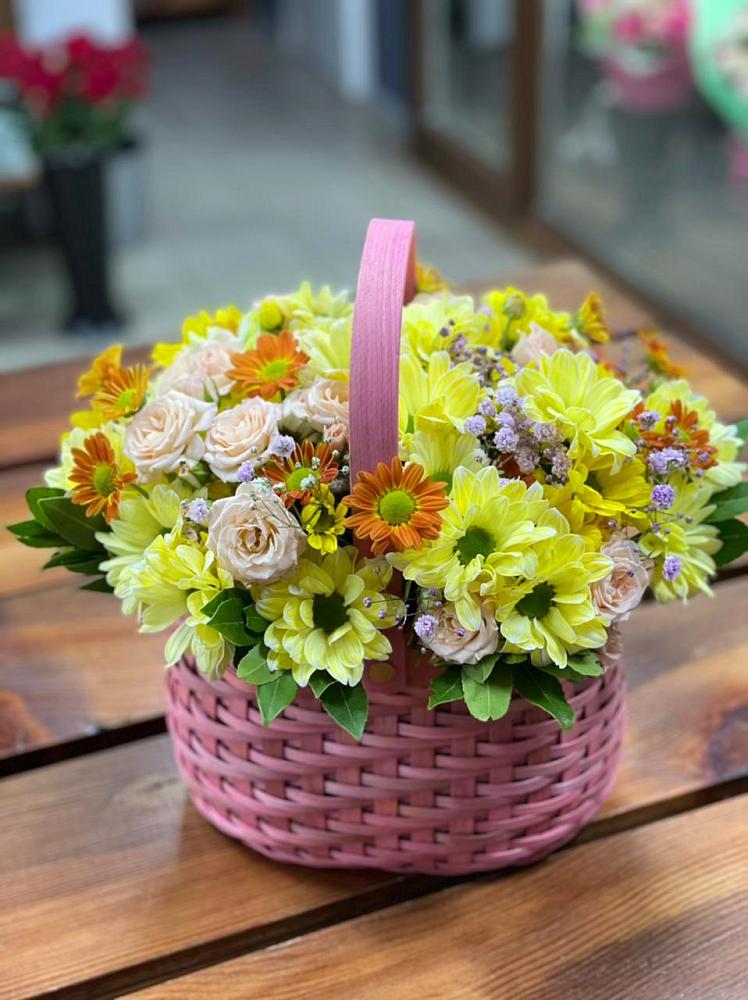 Цветочная композиция из Хризантемы и Розы в корзине в Войсковицы