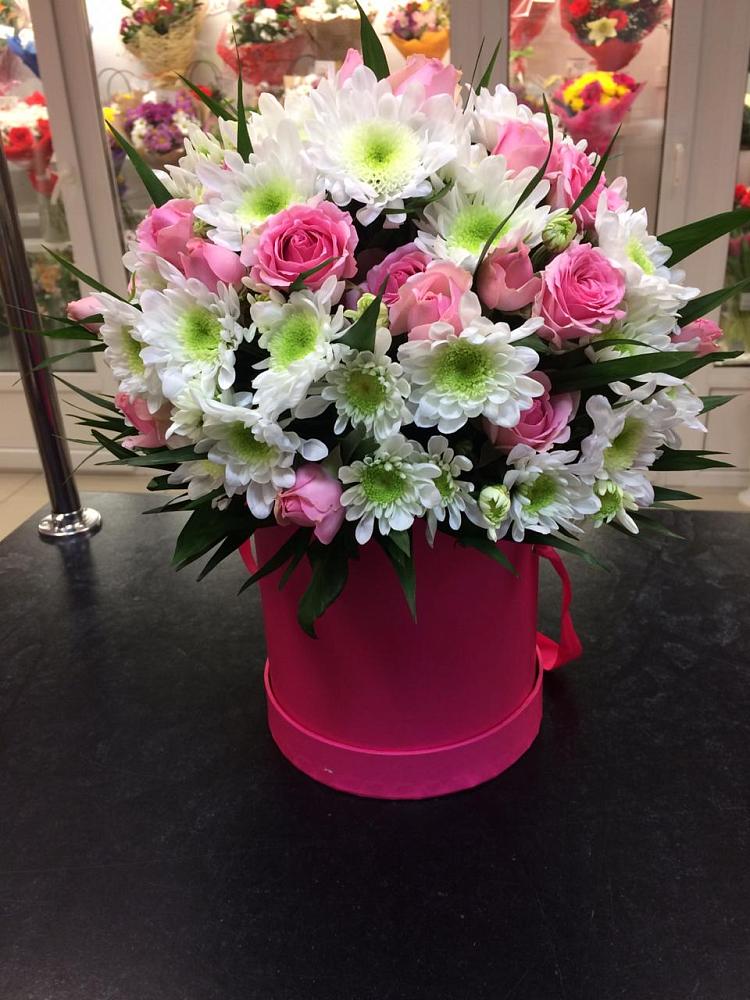 Цветочная композиция из Розы и Хризантемы в шляпной коробке в Войсковицы