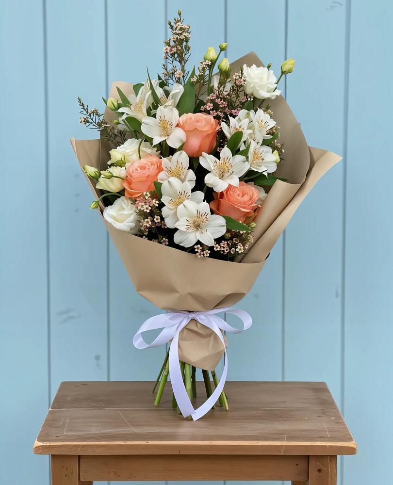 Букет цветов из: Альстромерии, Лизиантусы, Розы и Хризантемы в Войсковицы