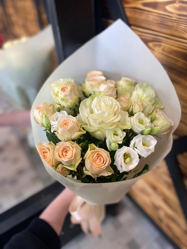 Букет цветов из: Розы и Лизиантусы в Войсковицы